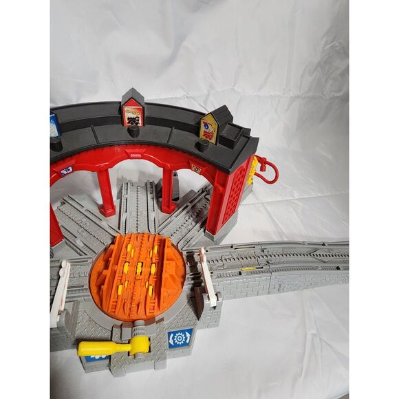 Fisher-Price GeoTrax Station – Vintage Toy Train Set Accessory - Picture 4 of 12